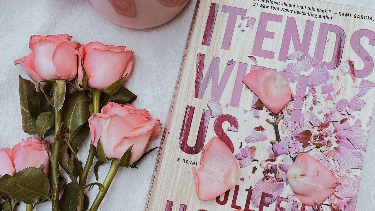 colleen hoover &quot;it ends with us&quot; book