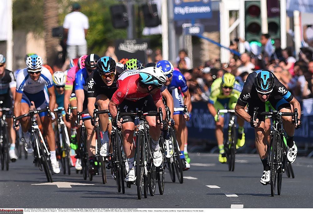 Mark Cavendish (Etixx-QuickStep) looks behind him to see if he has a gap