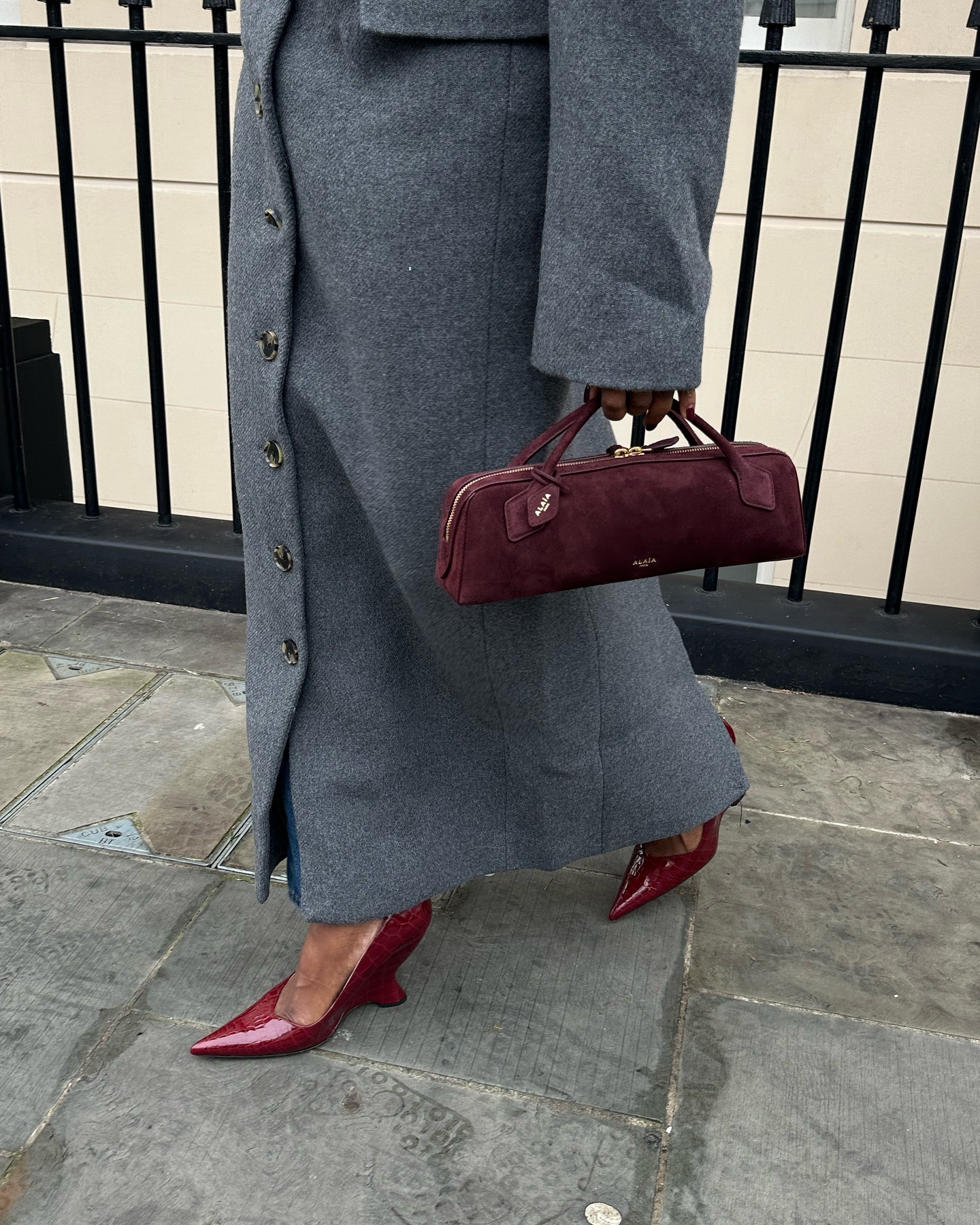 An image of the burgundy and grey colour combination.