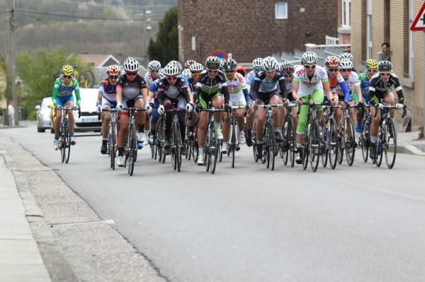 The leaders, a group of about 40 chase the three ahead