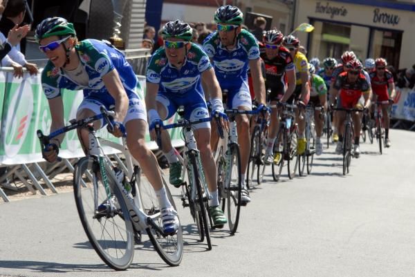 Saur - Sojasun drives at the front of the peloton.