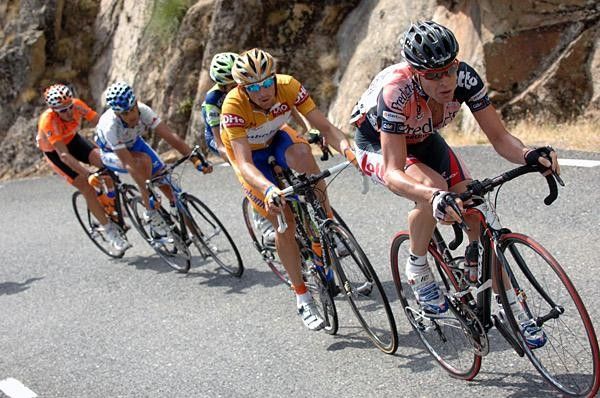Evans knows Efimkin is dropped and puts the hammer down to move up on GC to second