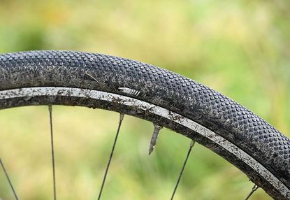 what's the difference between gravel bike and cyclocross
