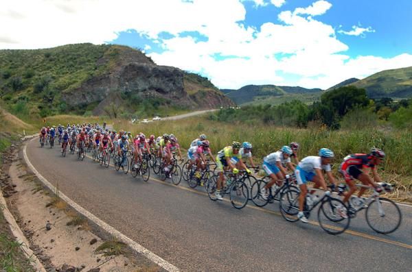 The Vuelta a Chihuahua peloton during stage two from Cuauthemoc to San Juanito.