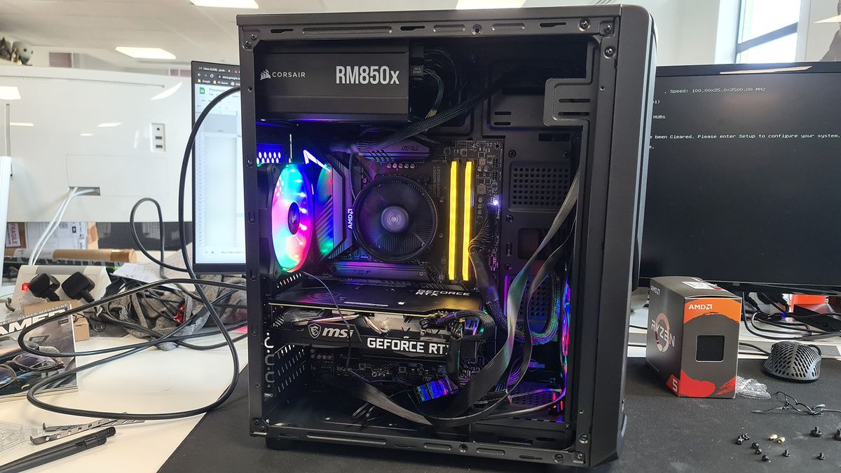 Обзор корпуса Aerocool Tomahawk: Характеристики, Тест и Цена