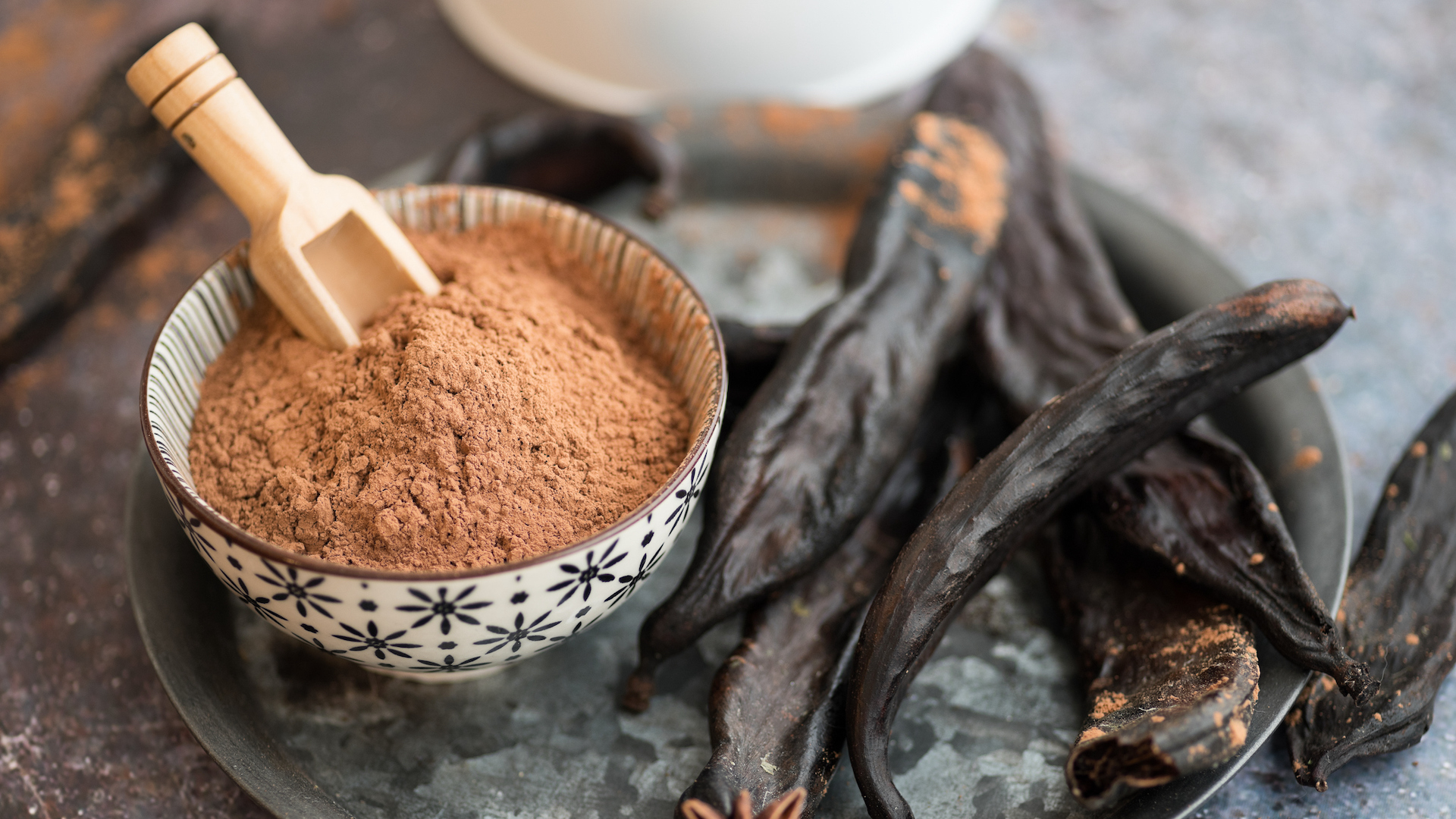 Carob powder and pods