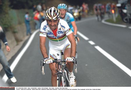 Paolo Bettini winning Lombardia in 2006