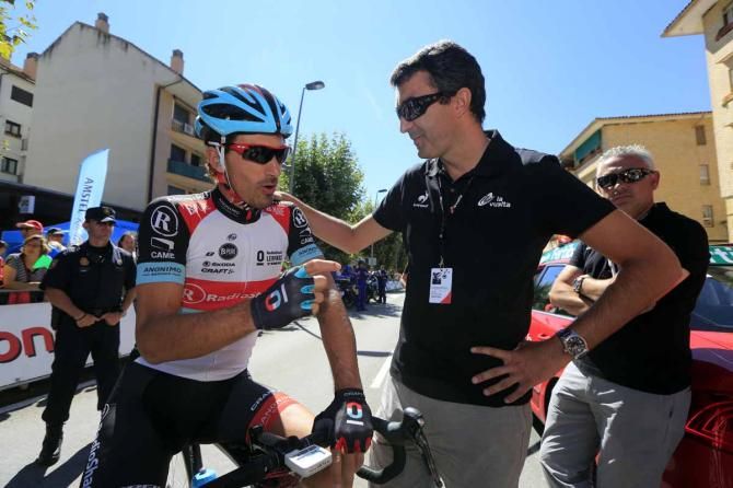 Vuelta a Espa&ntilde;a director Javier Guill&eacute;n speaks to Fabian Cancellara