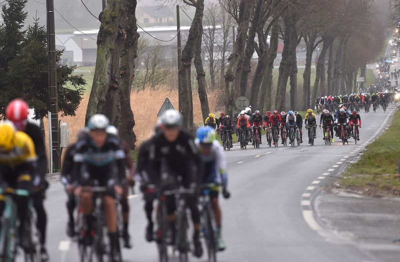 The wind saw the peloton split in numerous small groups all day long with plenty of DNF's recorded