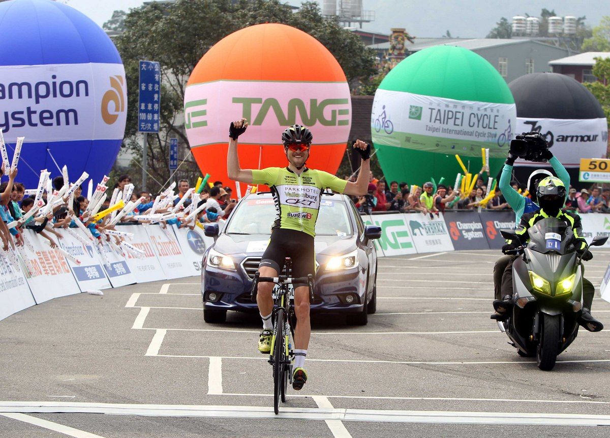 Peter Schulting (Parkhotel Valkenburg Continental Team) wins stage 2