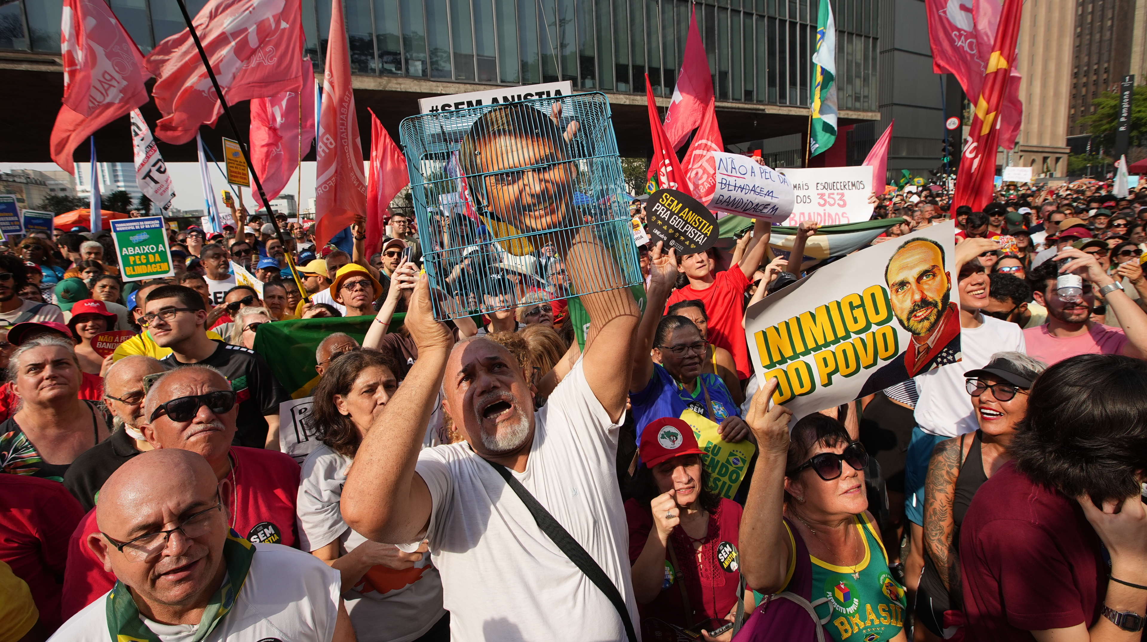 SAO PAULO, BRAZIL - SEPTEMBER 21: Thousands march along Avenida Paulista under the banner "Congress, Enemy of the People" to protest Congress and a proposed amnesty bill that could benefit former President Jair Bolsonaro on September 21, 2023 in Sao Paulo, Brazil on September 21, 2025. The protest came days after Brazil's Supreme Court sentenced Bolsonaro to 27 years in prison for allegedly plotting a coup following his 2022 election defeat. 