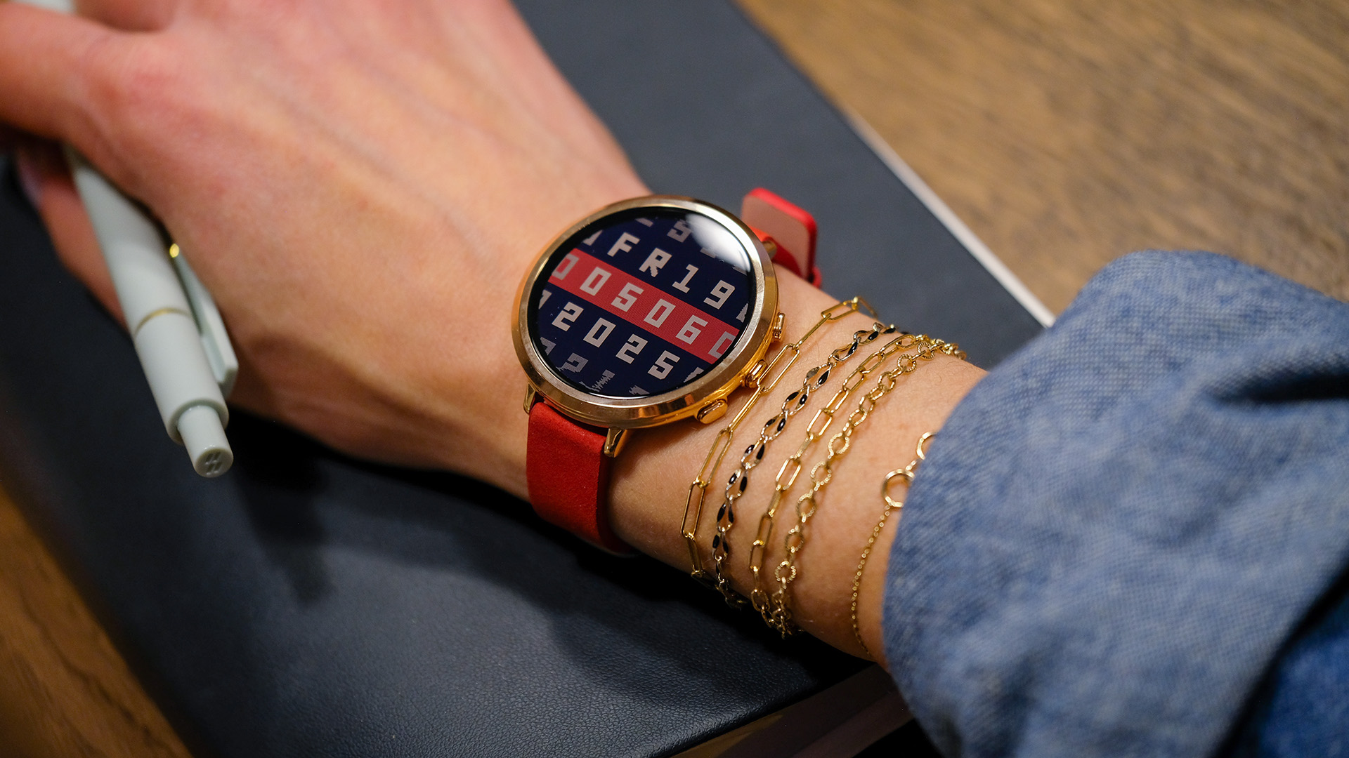 Pebble Round 2 press image