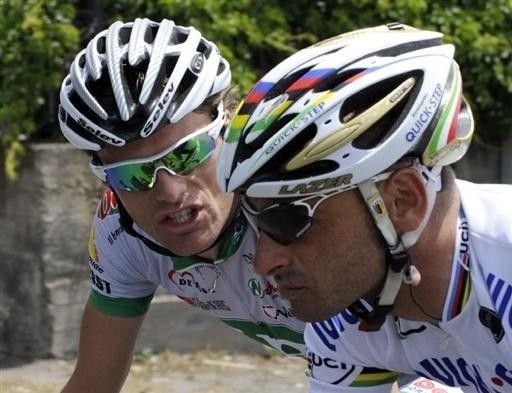 Danilo Di Luca (LPR Brakes) has a few words for world champion Paolo Bettini (Quick Step).