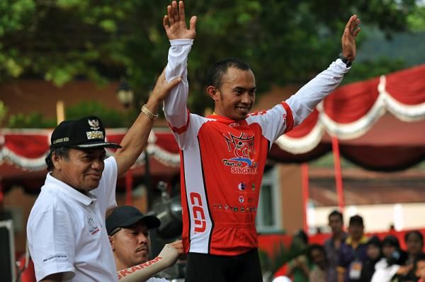 Herwin Jaya (Polygon Sweet Nice) leads the Indonesian rider classification.