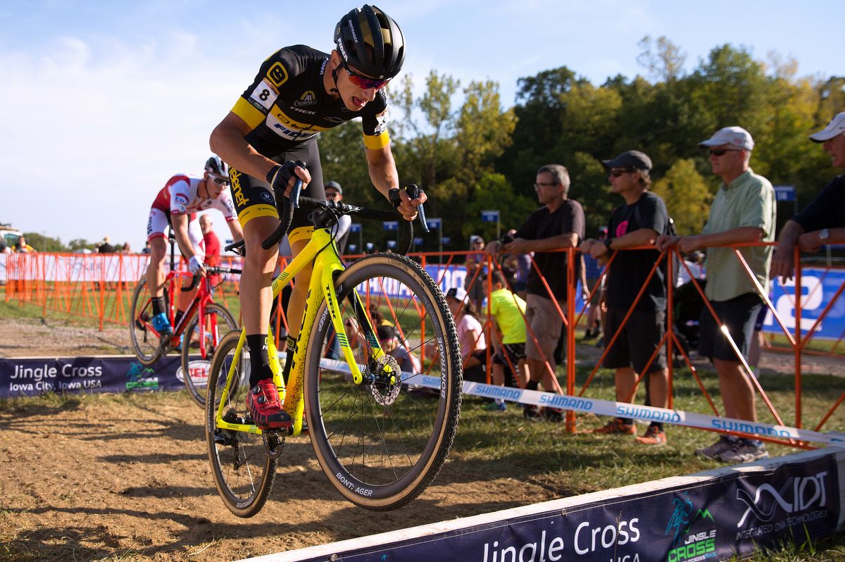A jumping Quinten Hermans (Telenet Fidea Lions)