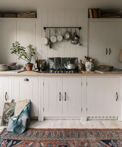How to achieve a farmhouse kitchen look – the materials and features ...