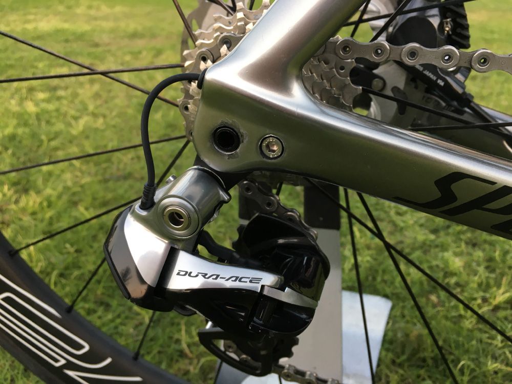 A close-up of the gear hanger and thru-axel
