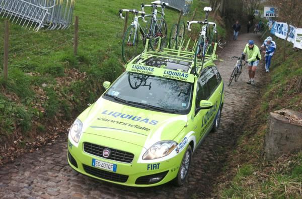 The Liquigas-Cannondale team car on the climbs.