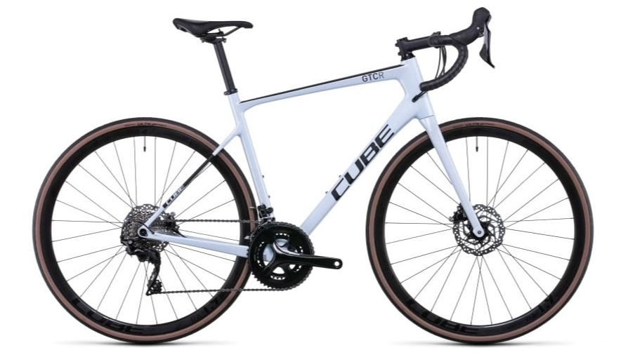 Cube Attain Race on a white background