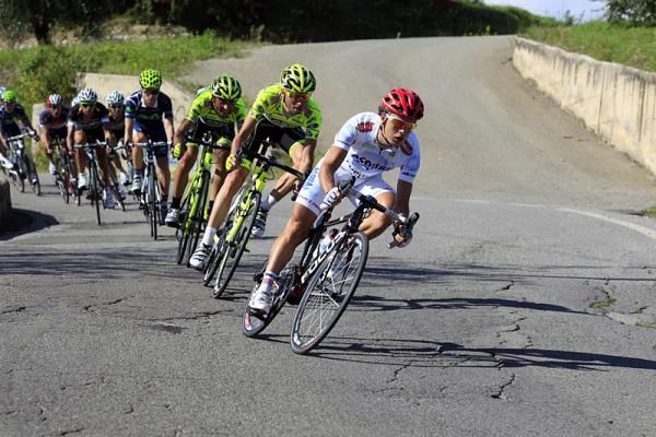 Carlos Betancur (Acqua &amp; Sapone) sets the pace in the peloton.