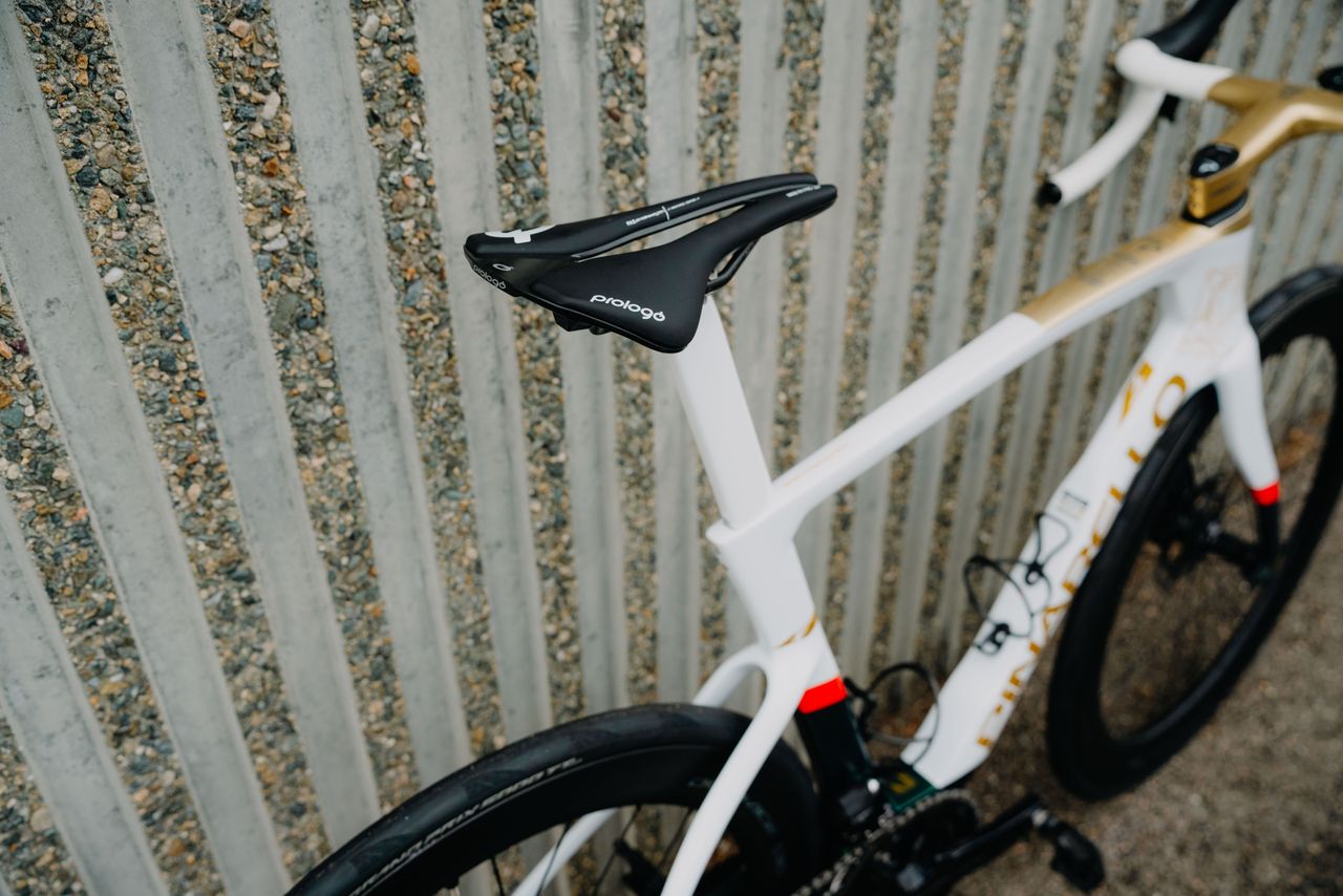 Various images of Geraint Thomas' special edition Ineos Grenadiers Pinarello Dogma