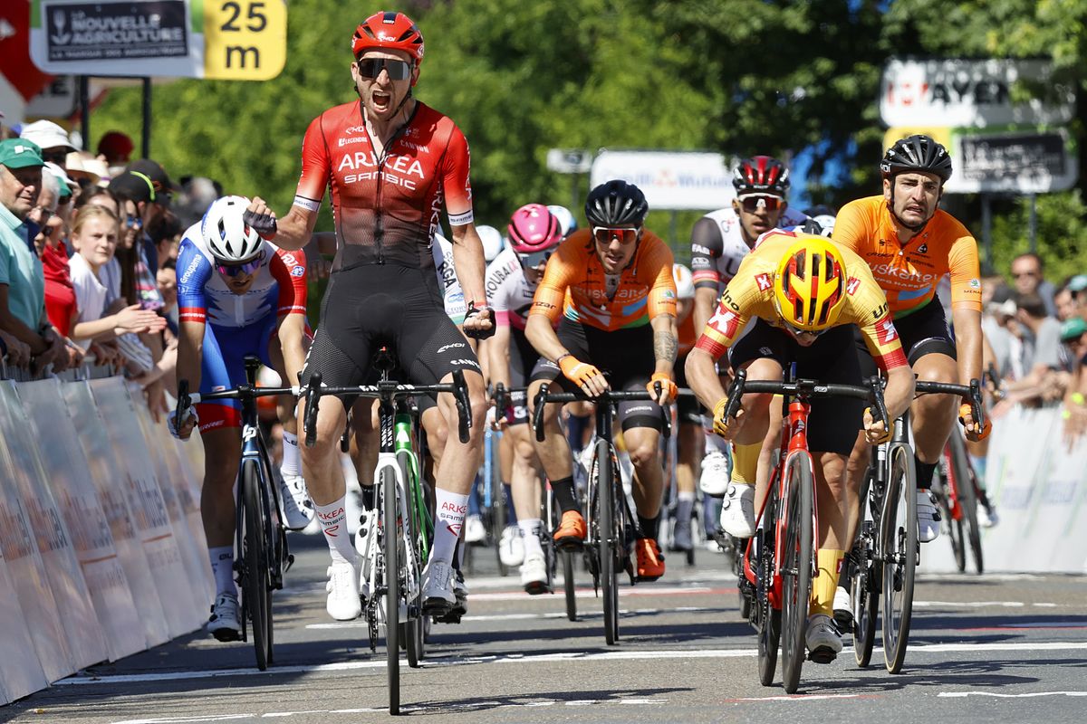 Boucles de la Mayenne 2022 - 47th Edition - 3rd stage - Saint-Berthevin - ChÃ¢teau-Gontier-sur-Mayenne 188Â km - 28/05/2022 - Amaury Capiot (BEL - Team Arkea Samsic) - Kristoffer Halvorsen (NOR - Uno-X Pro Cycling Team) - Juan JosÃ© Lobato (ESP - Euskaltel - Euskadi) - photo Rafa Gomez/SprintCyclingAgencyÂ©2022 