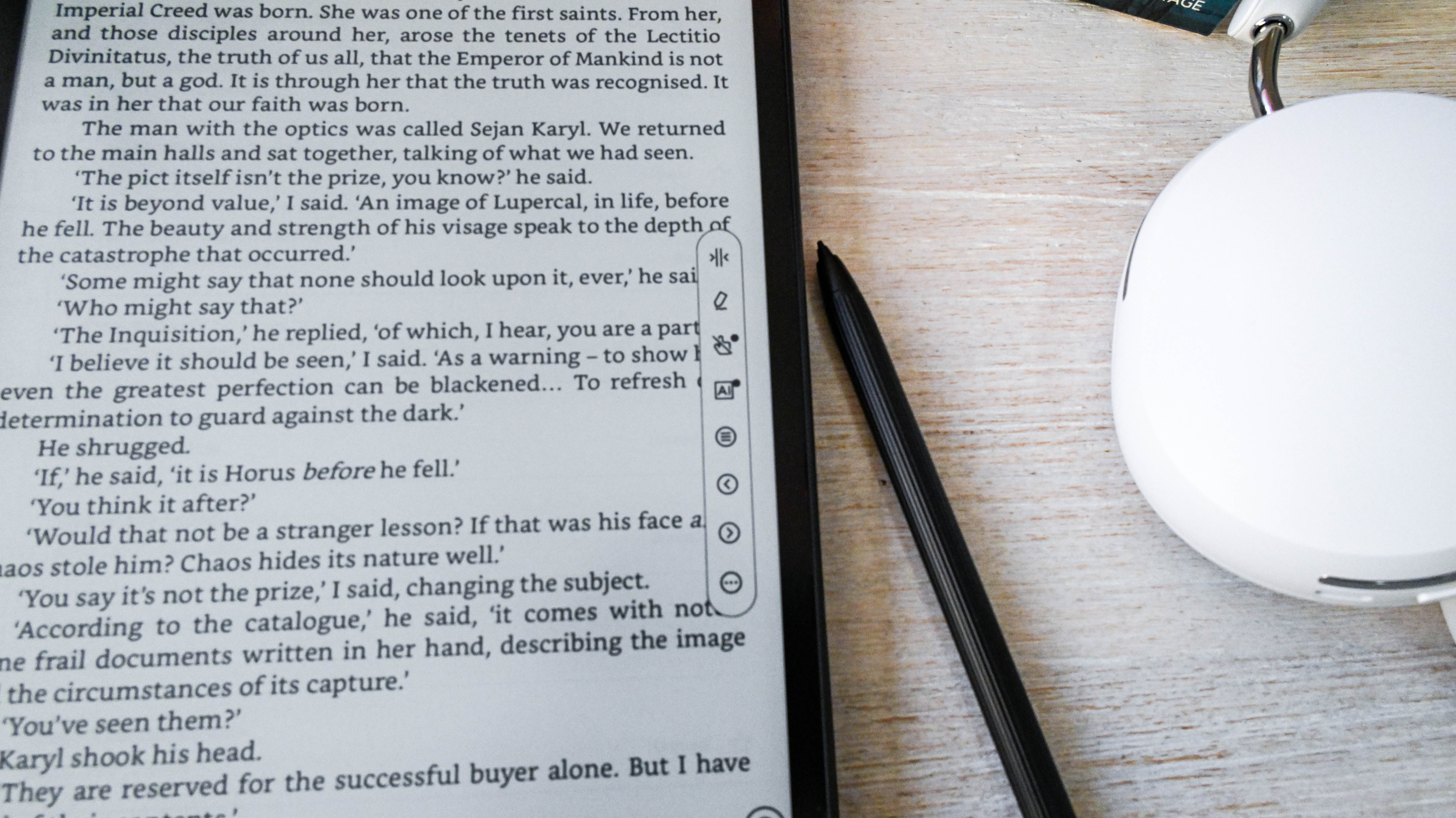 The NeoReader's floating toolbar on the Onyx Boox Note Air 3