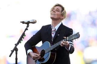 Brandi Carlile&rsquo;s relies on custom gold Spectera SKM handheld transmitters with the Neumann KK 205 microphone capsule at the Super Bowl. (Photo: Greg Simon.)