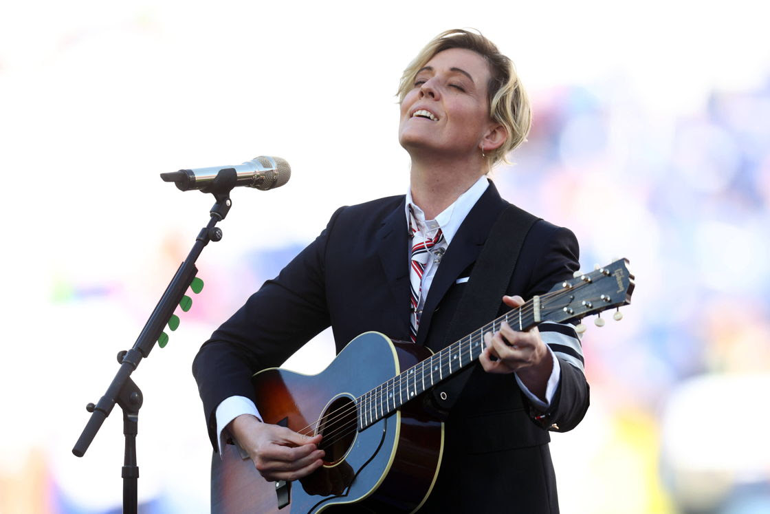 Brandi Carlile&rsquo;s relies on custom gold Spectera SKM handheld transmitters with the Neumann KK 205 microphone capsule at the Super Bowl. (Photo: Greg Simon.)