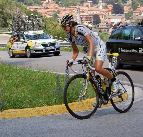 Evelyn Stevens (HTC - Columbia) alone in the lead on the ascent of the Madonna del Ghisallo.