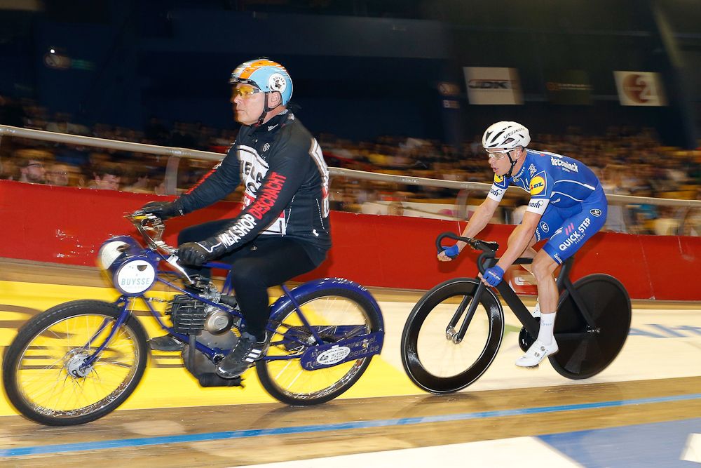 Iljo Keisse rides behind a derny at the gent Six