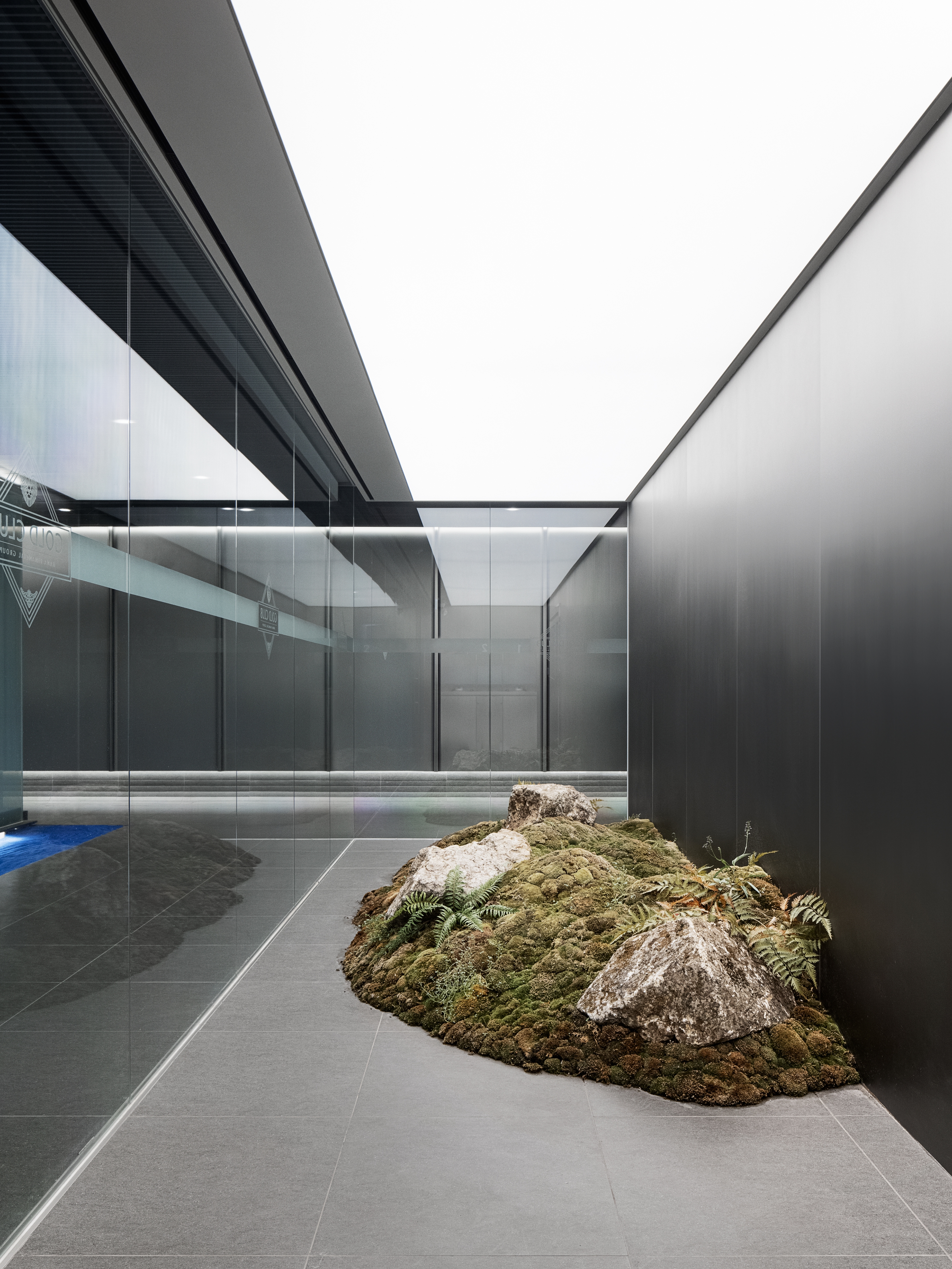 rock garden at hana bank's private gold club lounge in Seoul