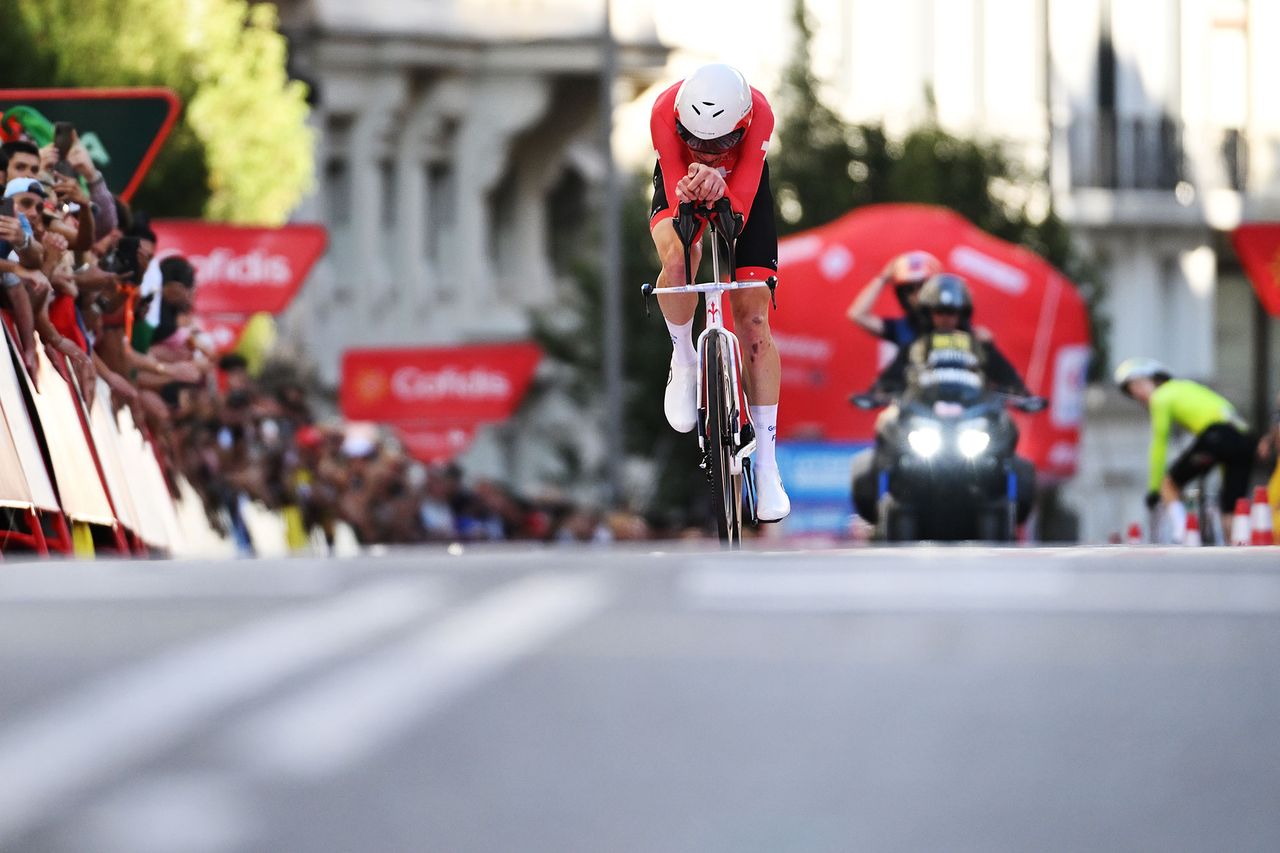 MADRID, SPAIN - SEPTEMBER 08: (EDITOR'S NOTE: Alternate crop) Stefan Kung of Switzerland and Team Groupama-FDJ sprints during the La Vuelta - 79th Tour of Spain 2024, Stage 21 a 24.6km individual time trial stage from Madrid to Madrid / #UCIWT / on September 08, 2024 in Madrid, Spain. (Photo by Dario Belingheri/Getty Images)