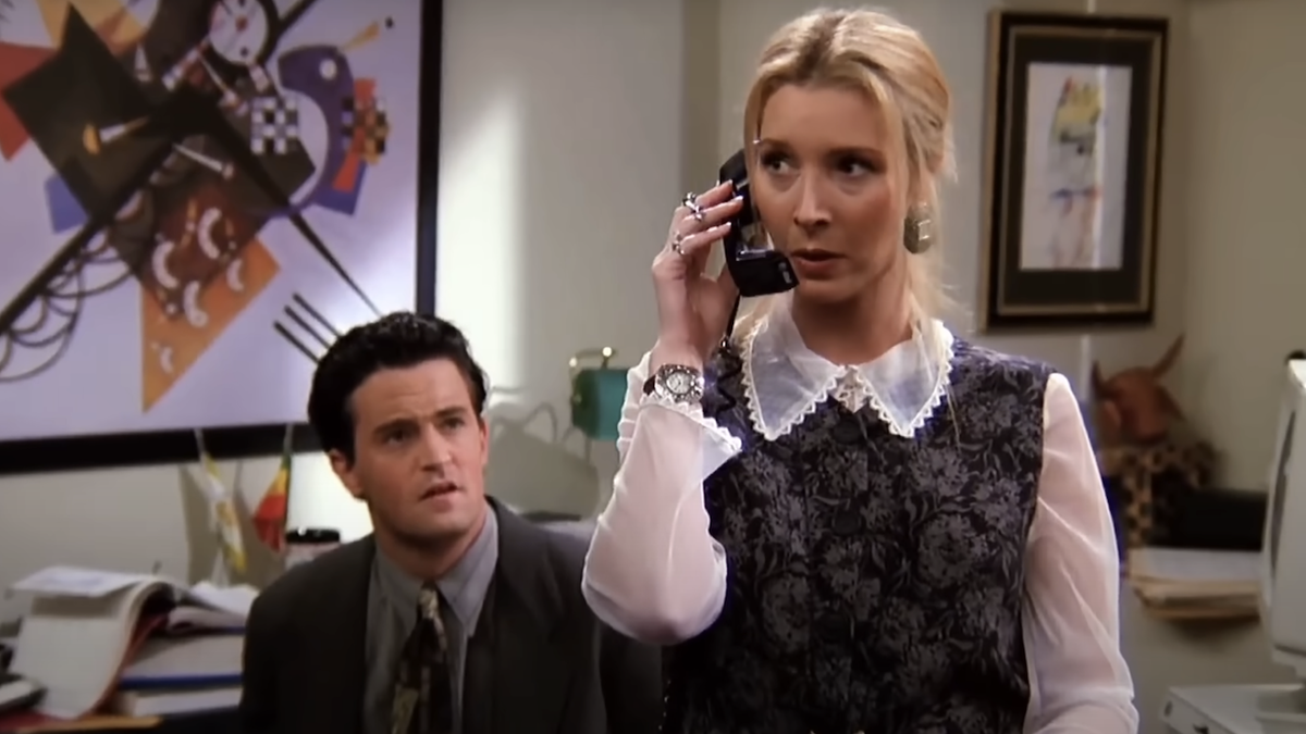 Phoebe (Lisa Kudrow) answering Chandler&#039;s (Matthew Perry) work phone in Friends