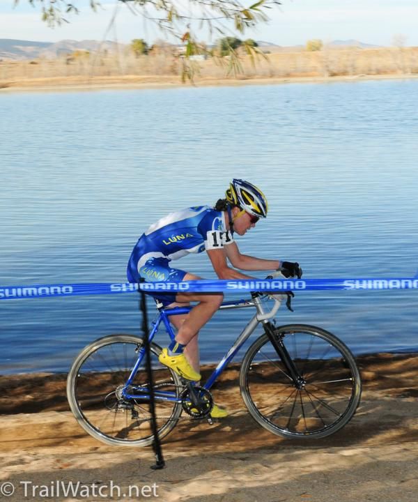 Georgia Gould (Luna Pro Team) attempting to stay with Compton