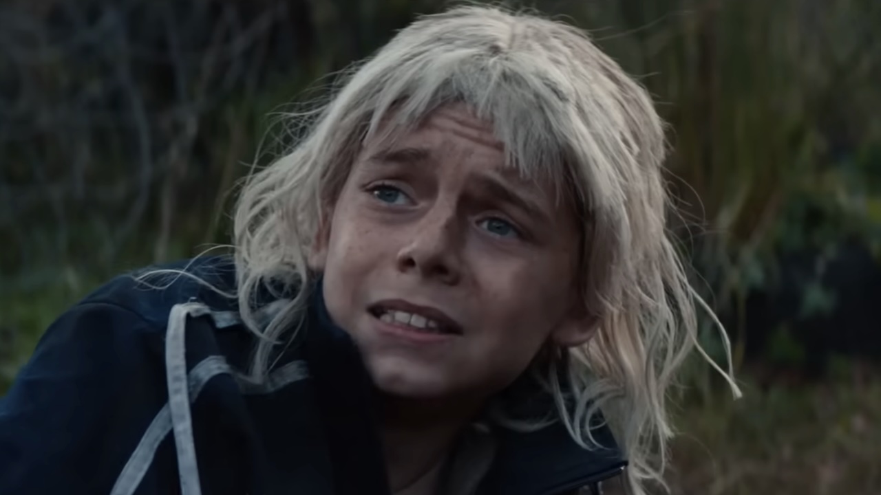 Spike in Jimmy wig scared in 28 Years Later: The Bone Temple