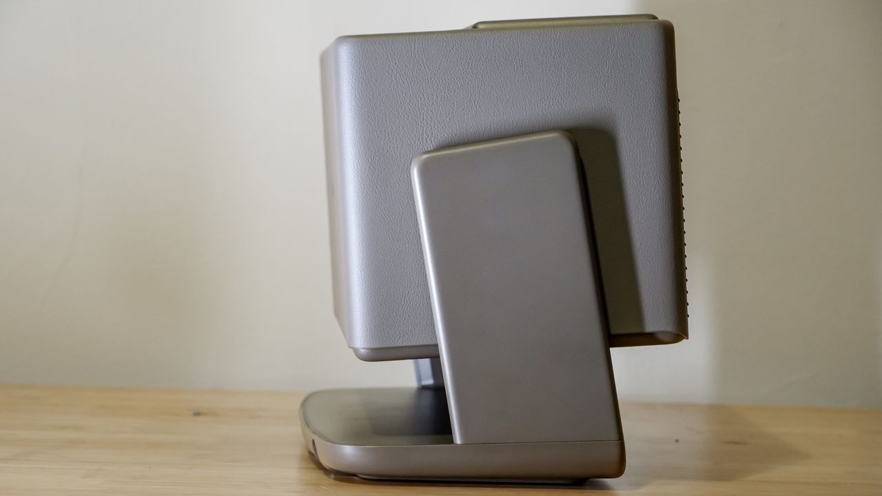 Xgimi Horizon 20 Pro 4K projector on a table