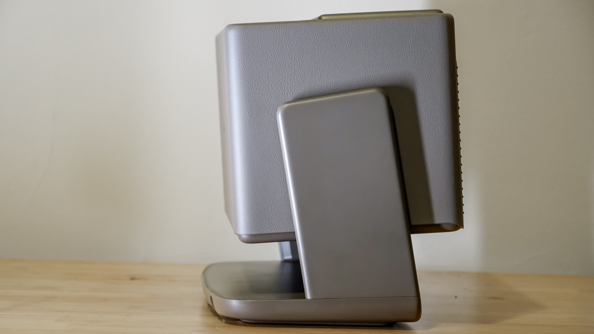 Xgimi Horizon 20 Pro 4K projector on a table