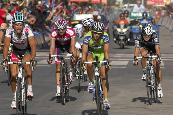 The peloton led to the line by Daniele Bennati.