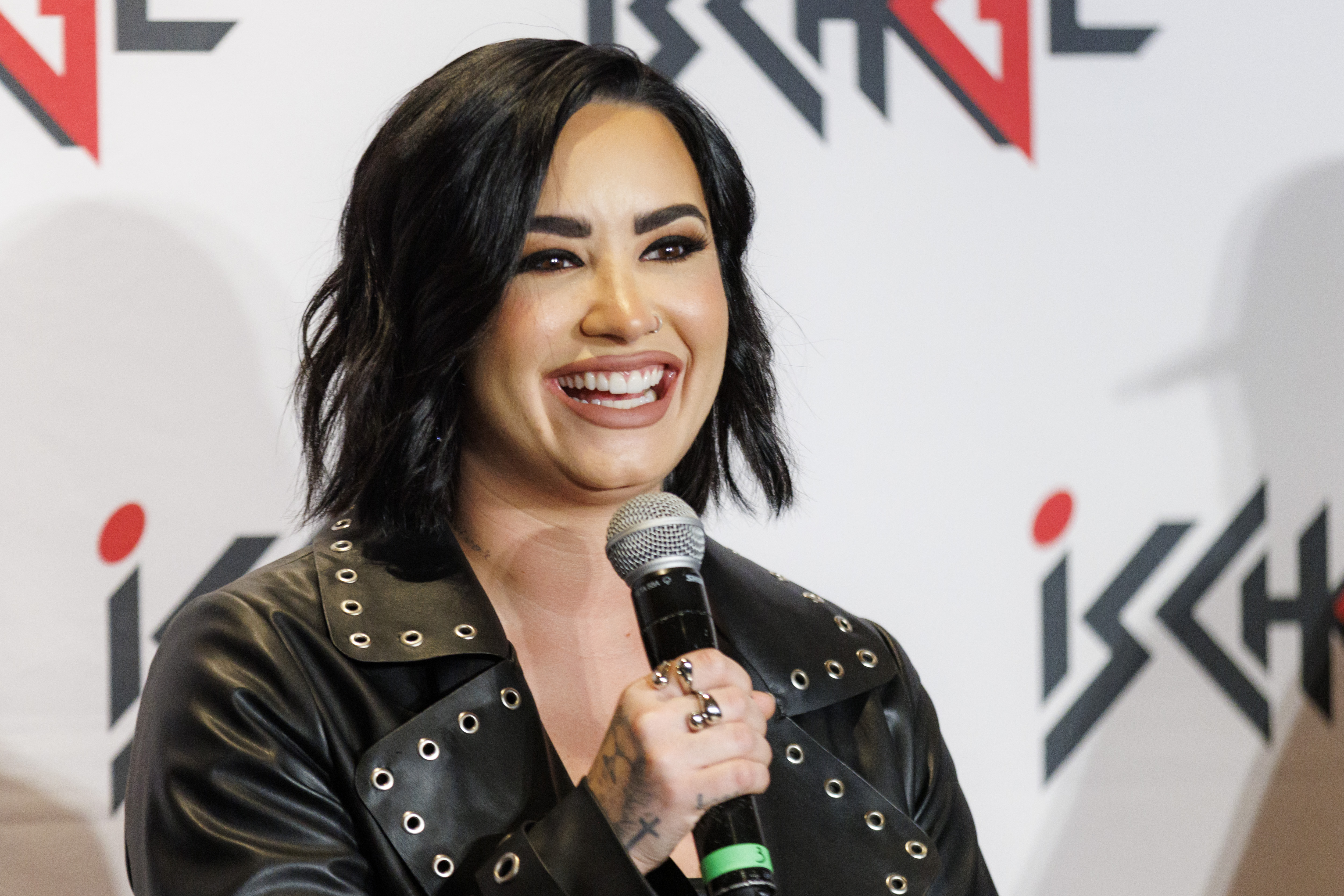 butterfly - demi lovato