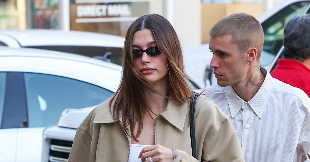 Hailey Bieber Wore the ’90s Sandal Trend Fashion People Love