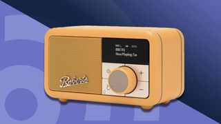 Paras radio: Roberts Revival Petite 2 violetilla TechRadar-taustalla
