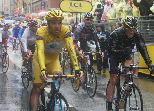 The yellow jersey group comes through six minutes and change down.