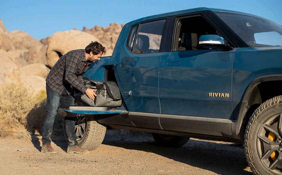 Rivian R1T Vs Tesla Cybertruck: Which Electric Truck Is The One For You ...