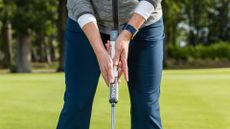 Reverse overlap putting grip demonstrated by Golf Monthly Top 50 Coach Katie Dawkins