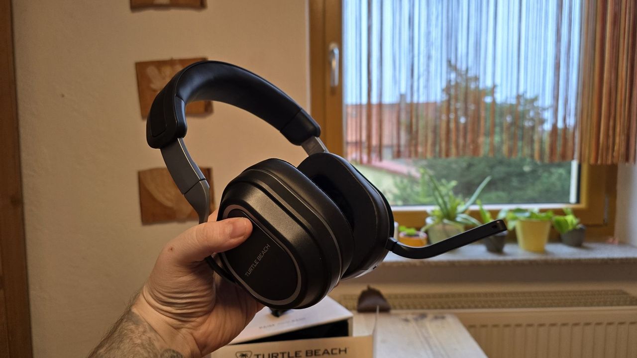 Turtle Beach Stealth 700 (Gen 3) headset review photographs