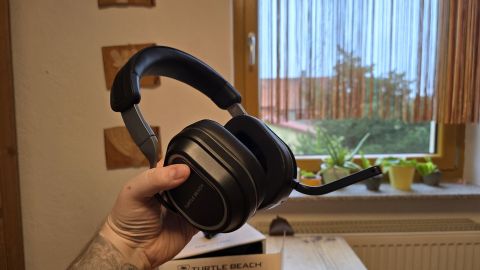 Turtle Beach Stealth 700 (Gen 3) headset review photographs