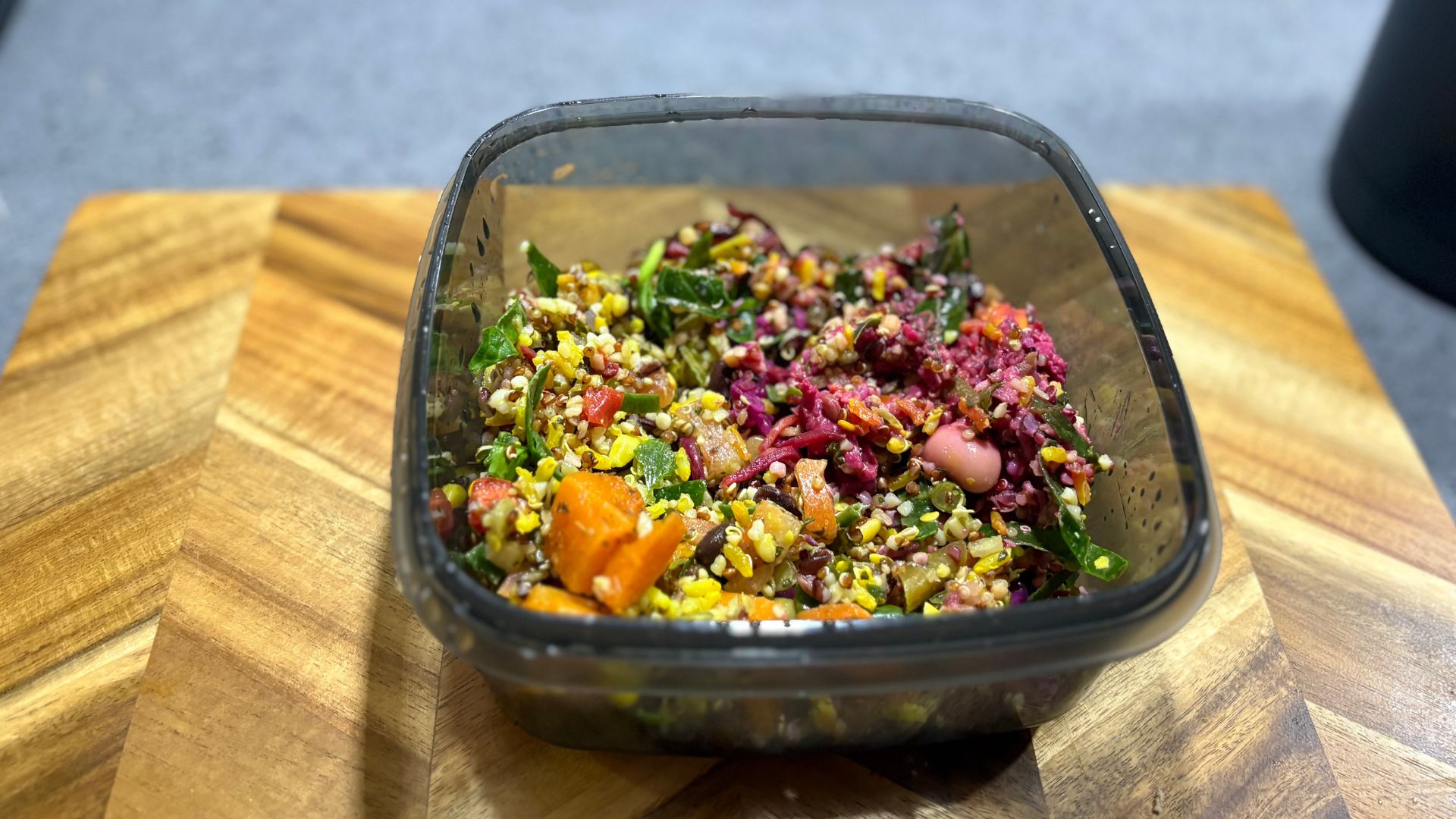 BORA QVac sealing a salad