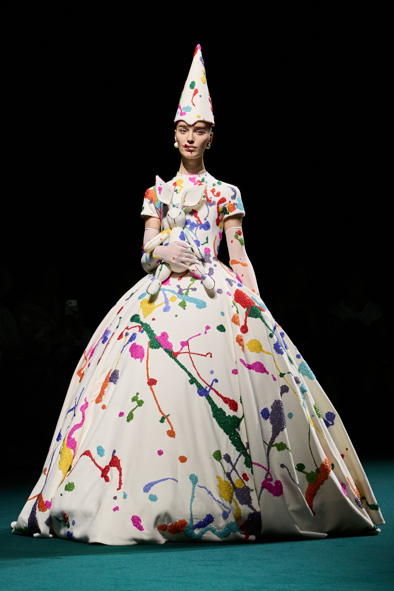 An image of the Robert Wun FW26 Haute Couture runway.