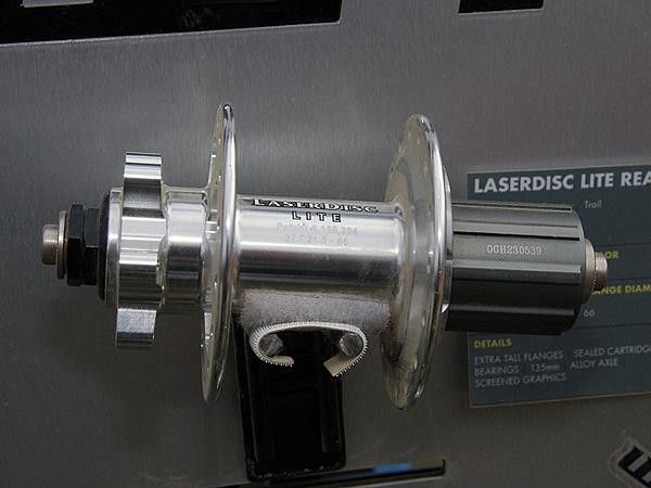 WTB's ultralight LaserDisc Lite hubs are now available in a polished silver finish.